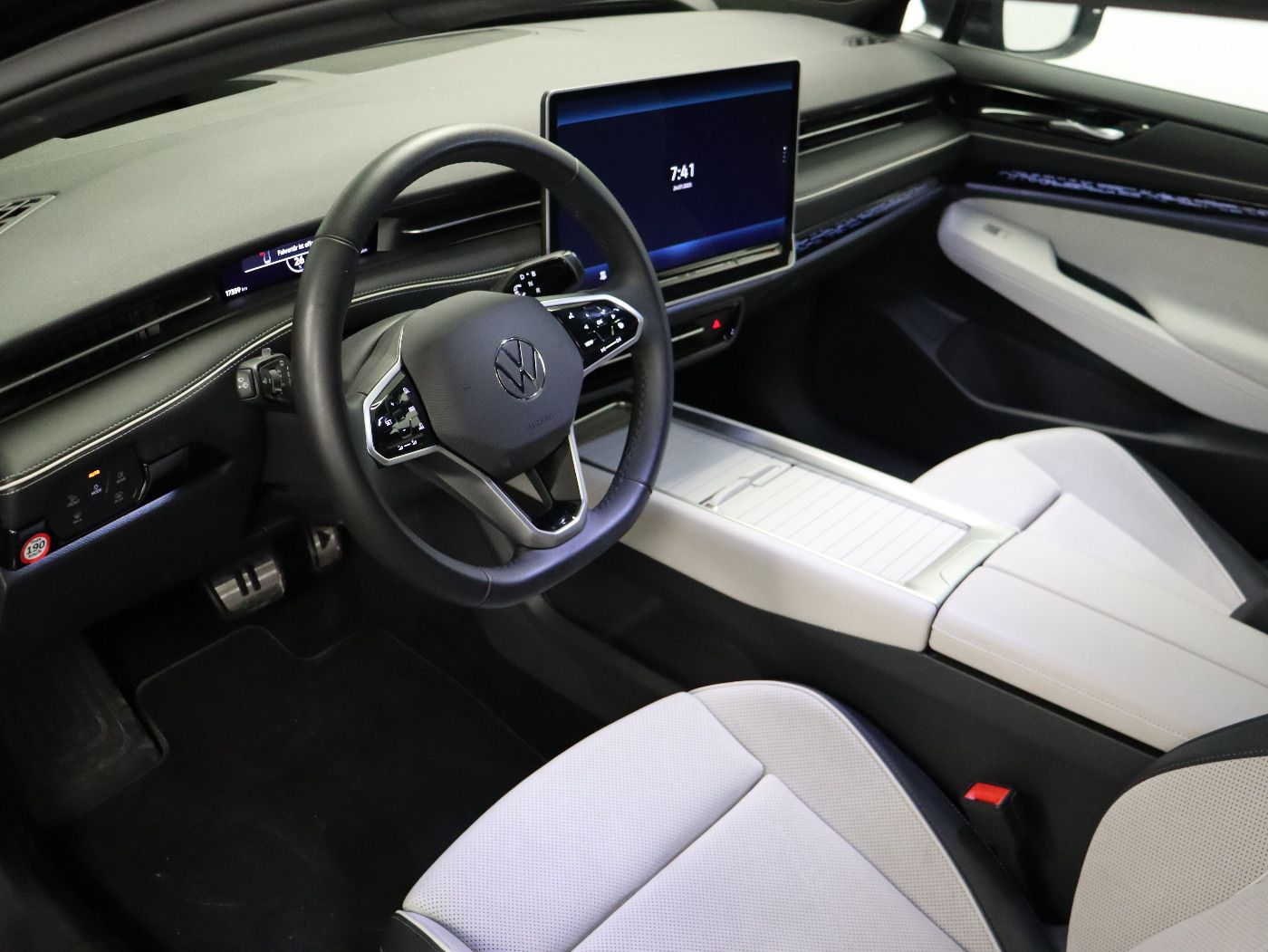 Fahrzeug autohaus mense Fahrzeugabbildung Volkswagen ID.7 Tourer Pro |AHK|4xSHZG|Massage|Navi|ACC|h/k