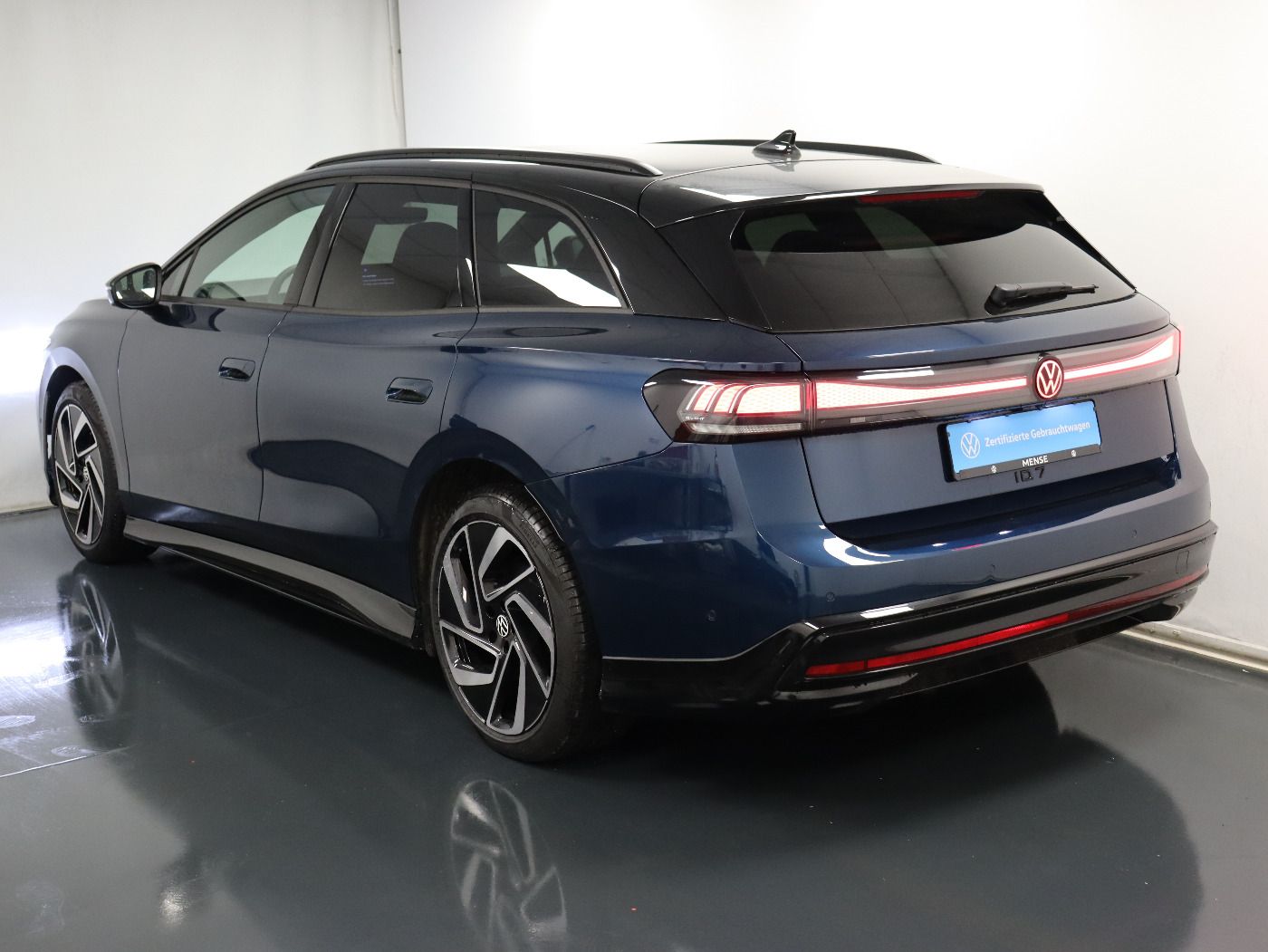 Fahrzeugabbildung Volkswagen ID.7 Tourer Pro |AHK|4xSHZG|Massage|Navi|ACC|h/k