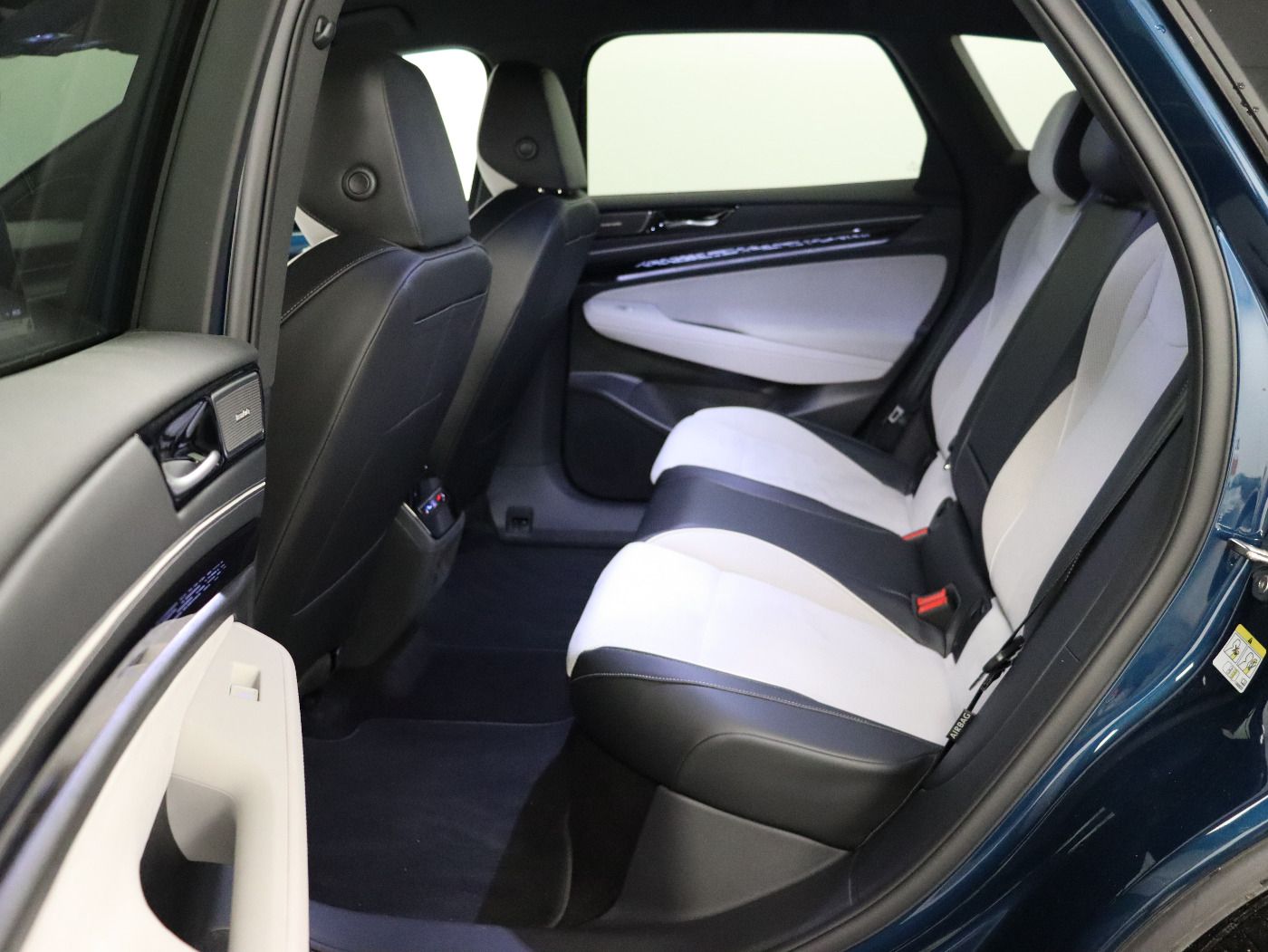 Fahrzeugabbildung Volkswagen ID.7 Tourer Pro |AHK|4xSHZG|Massage|Navi|ACC|h/k