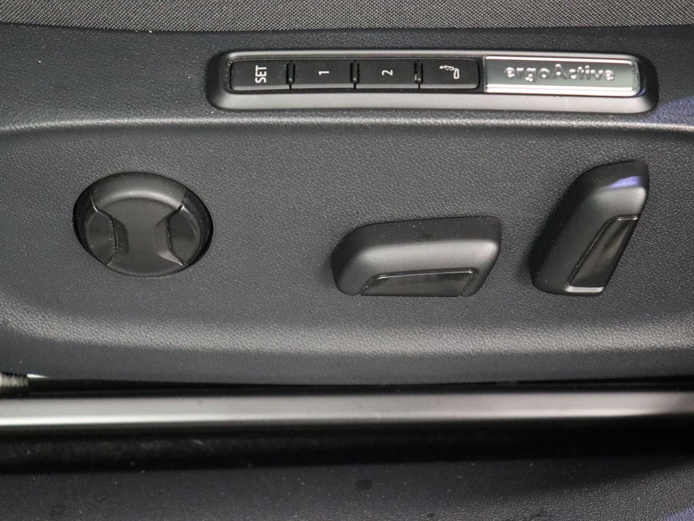 Fahrzeugabbildung Volkswagen ID.7 Tourer Pro |AHK|Pano|4xSHZG|Massage|Navi|LM