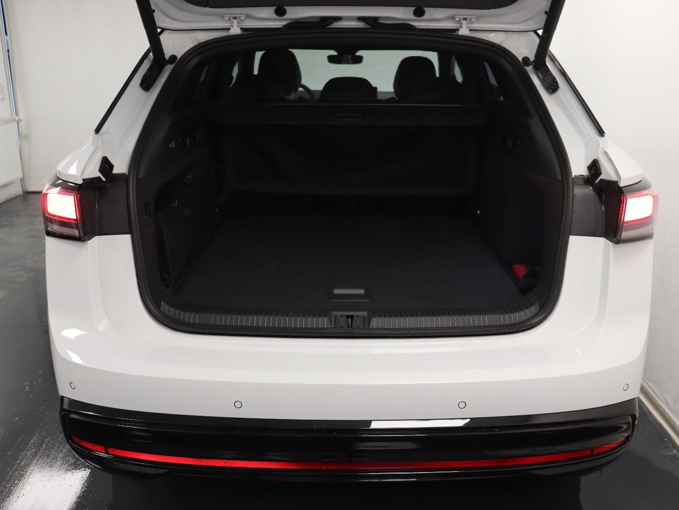 Fahrzeugabbildung Volkswagen ID.7 Tourer Pro |AHK|Pano|4xSHZG|Massage|Navi|LM