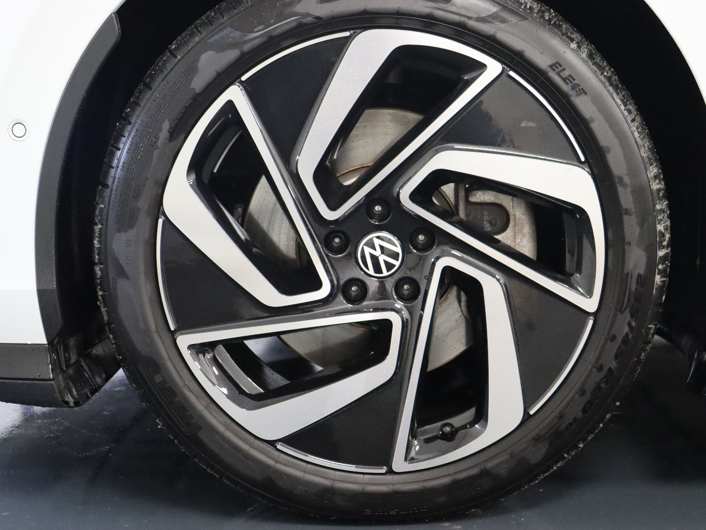 Fahrzeugabbildung Volkswagen ID.7 Tourer Pro |AHK|Pano|4xSHZG|Massage|Navi|LM