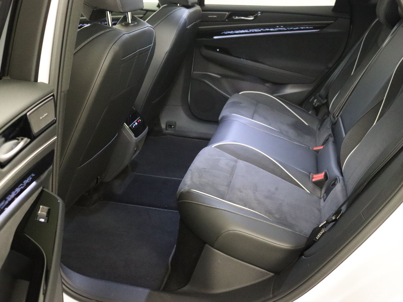 Fahrzeugabbildung Volkswagen ID.7 Tourer Pro |AHK|Pano|4xSHZG|Massage|Navi|LM