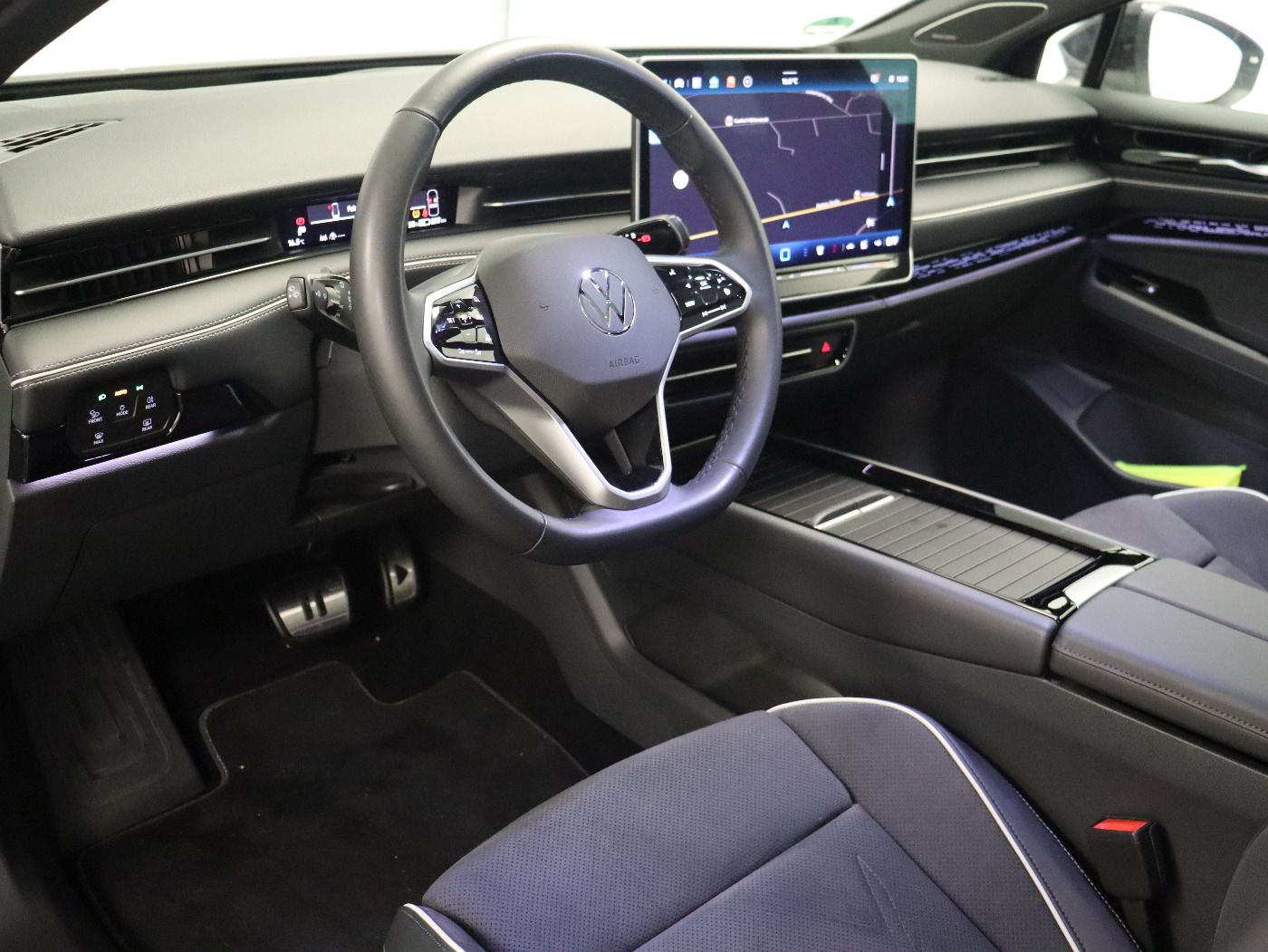 Fahrzeugabbildung Volkswagen ID.7 Tourer Pro |AHK|Pano|4xSHZG|Massage|Navi|LM