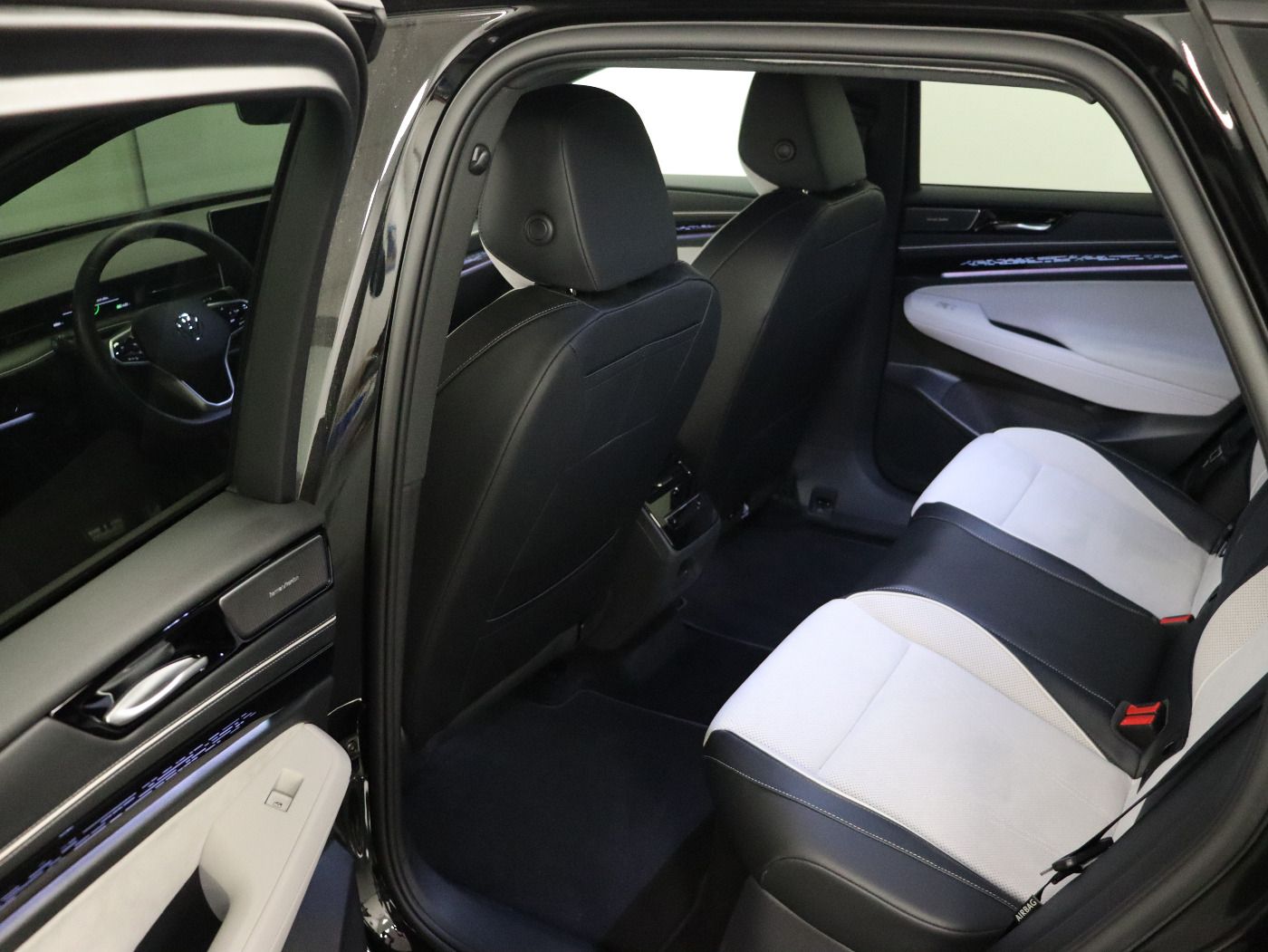 Fahrzeug autohaus mense Fahrzeugabbildung Volkswagen ID.7 Tourer Pro |AHK|4xSHZG|Massage|Navi|ACC|h/k