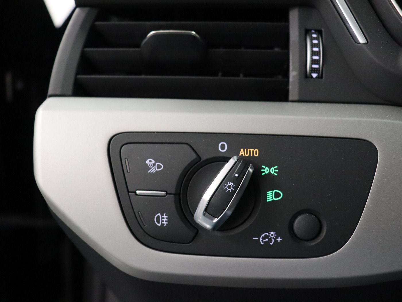 Fahrzeugabbildung Audi A4 Avant 35 TFSI |FLA|SpurH|AkustikGlas|KlimaA