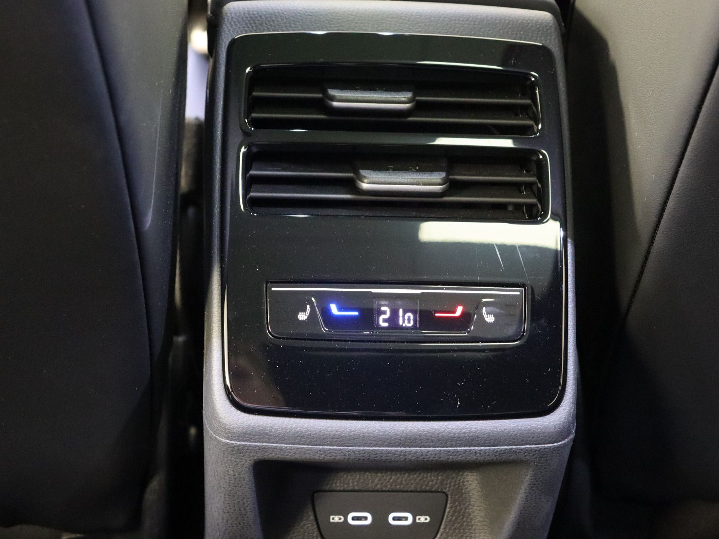 Fahrzeugabbildung Volkswagen ID.7 Tourer GTX 4Motion |AHK|Pano|4xSHZG|Navi
