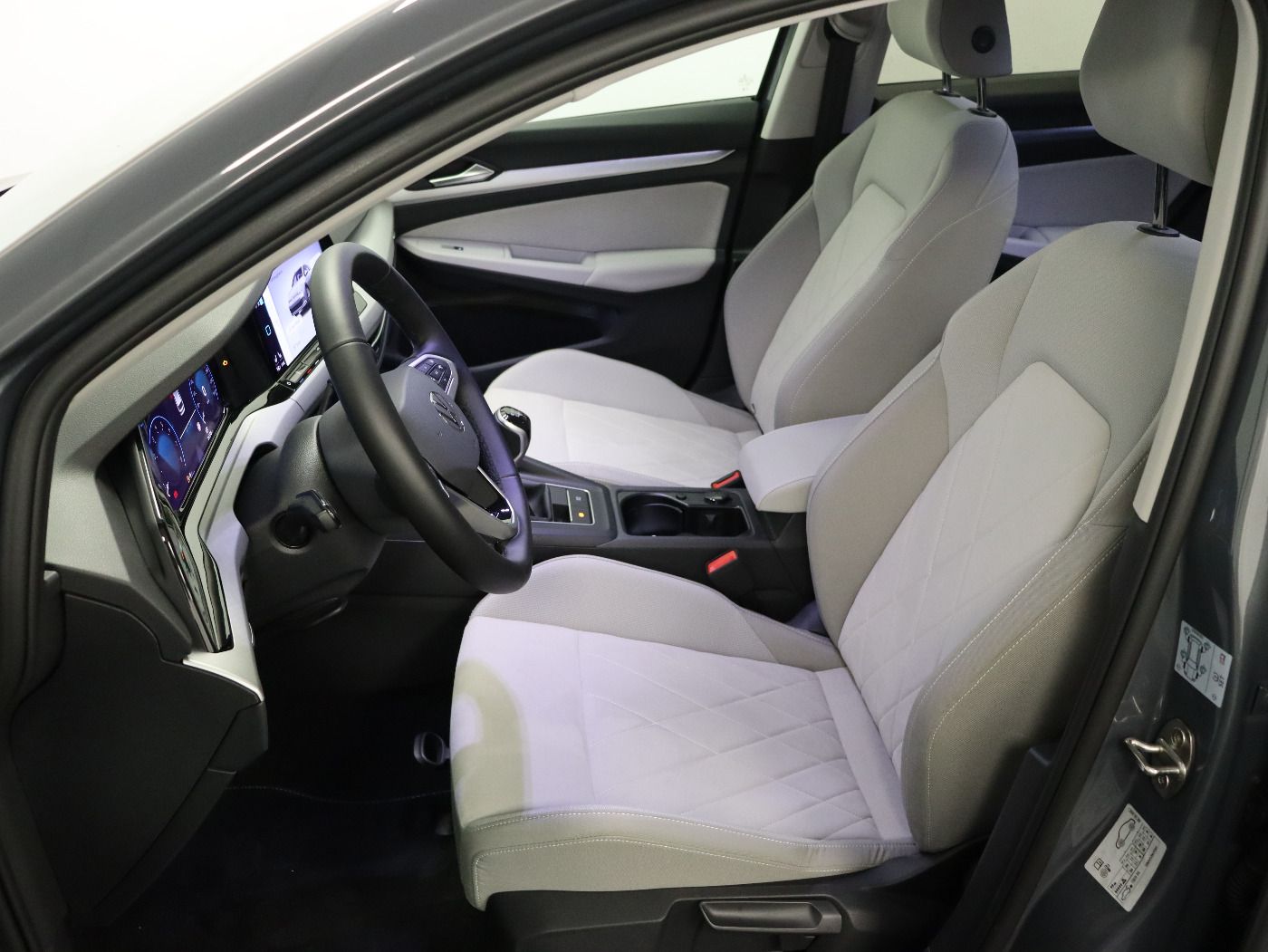 Fahrzeug autohaus mense Fahrzeugabbildung Volkswagen Golf VIII Variant 1.0 TSI Life CarPlay|AHK|ACC|L