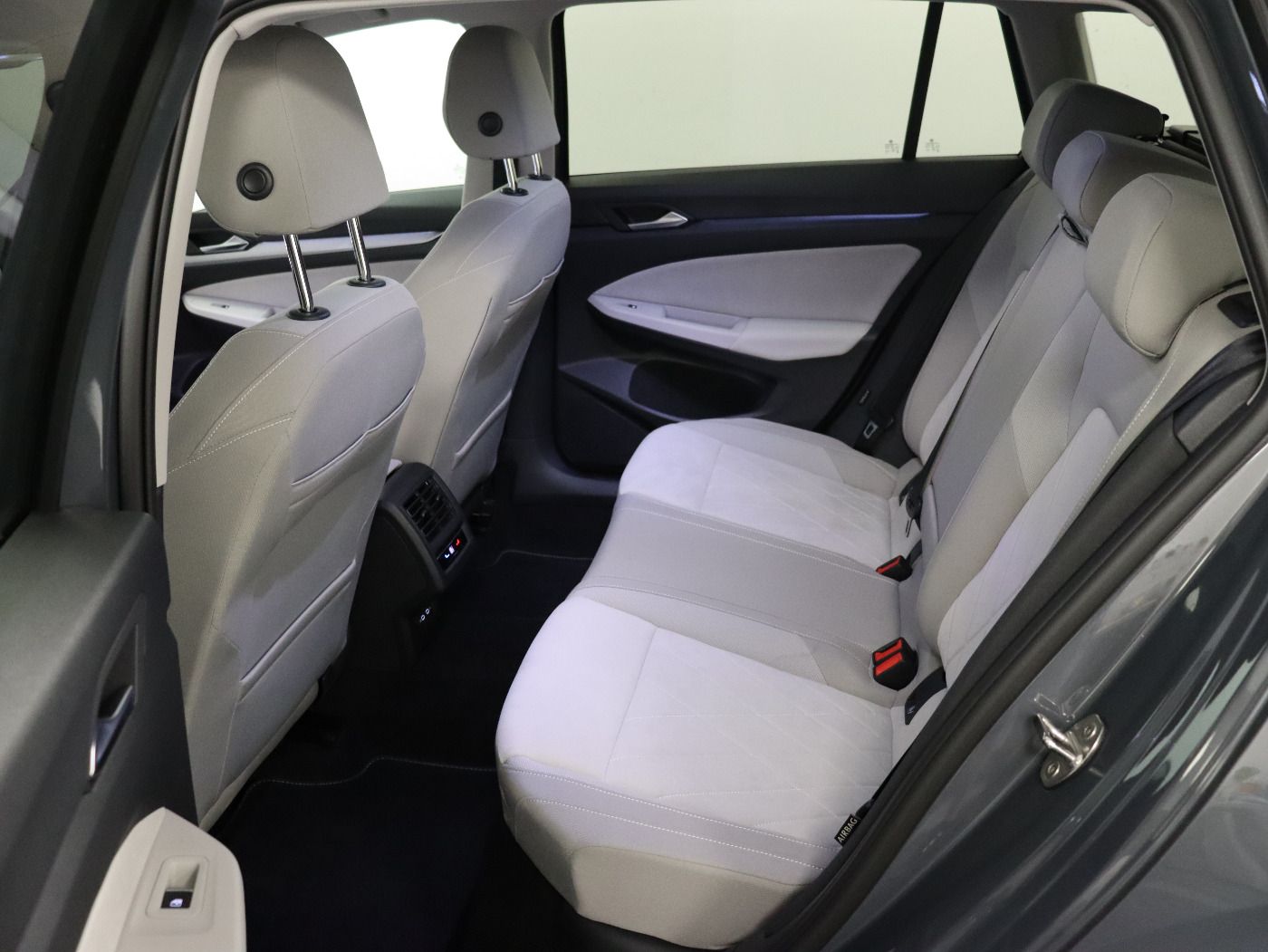 Fahrzeug autohaus mense Fahrzeugabbildung Volkswagen Golf VIII Variant 1.0 TSI Life CarPlay|AHK|ACC|L