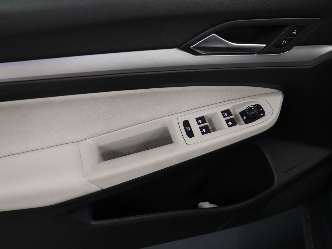 Fahrzeug autohaus mense Fahrzeugabbildung Volkswagen Golf VIII Variant 1.0 TSI Life CarPlay|AHK|ACC|L