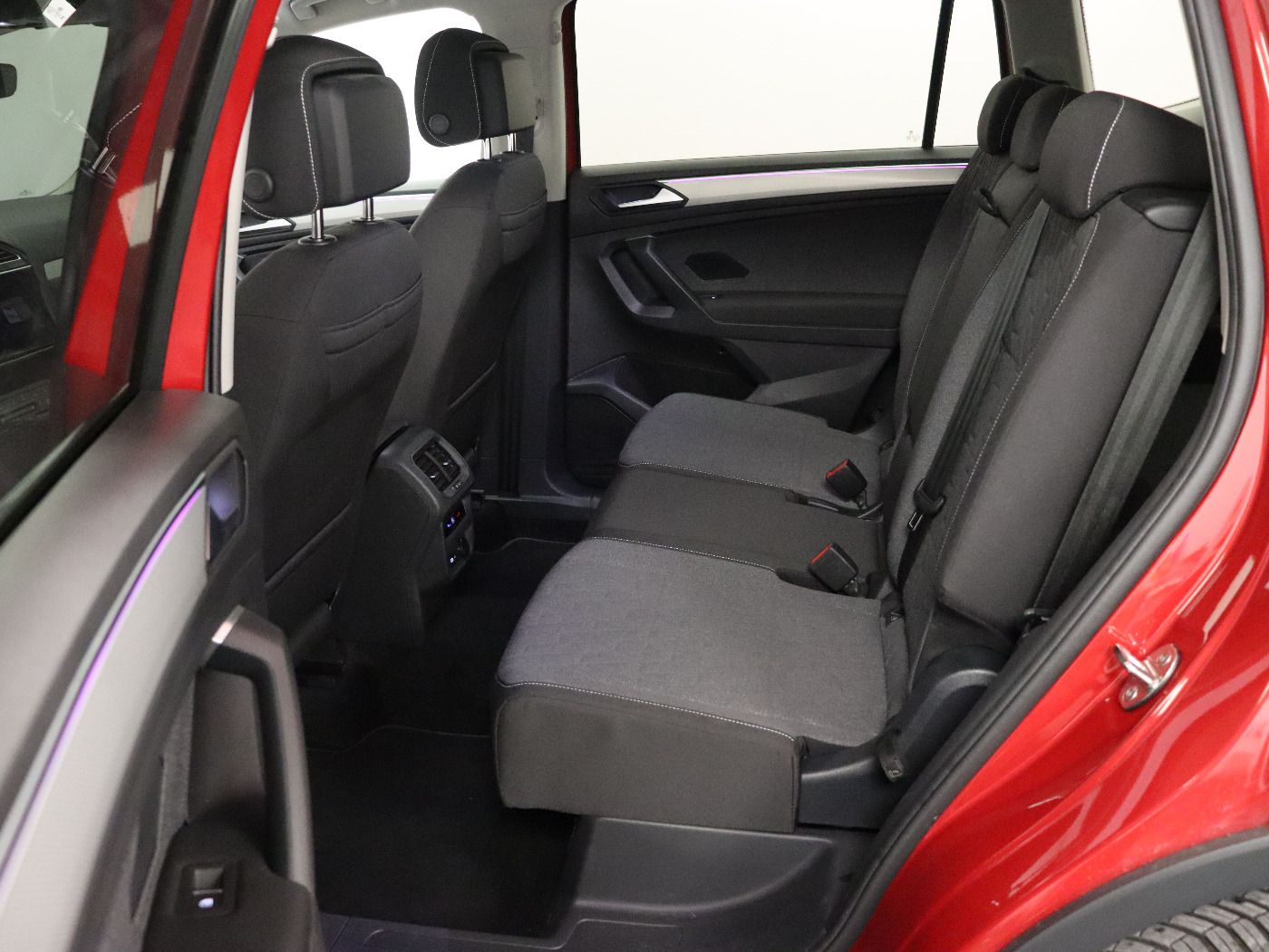 Fahrzeugabbildung Volkswagen Tiguan Allspace 1.5 TSI MOVE 7-Sitzer Matrix