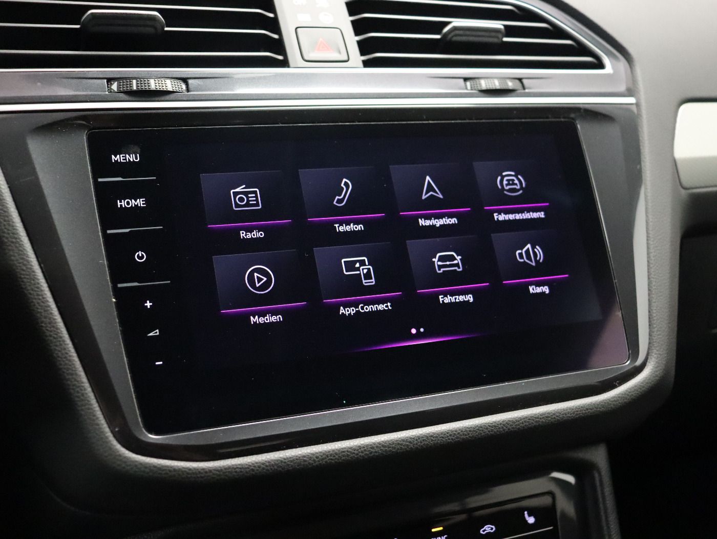 Fahrzeugabbildung Volkswagen Tiguan Allspace 1.5 TSI MOVE 7-Sitzer Matrix