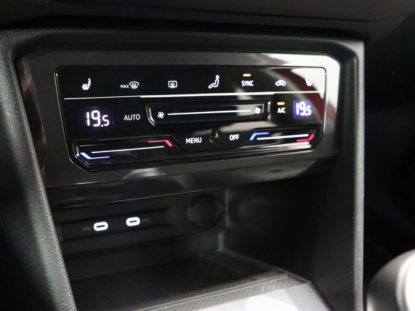 Fahrzeugabbildung Volkswagen Tiguan Allspace 1.5 TSI MOVE 7-Sitzer Matrix