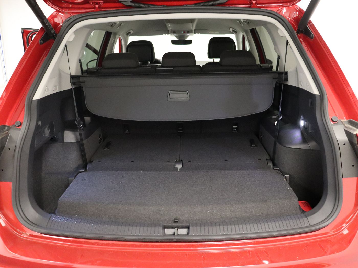 Fahrzeugabbildung Volkswagen Tiguan Allspace 1.5 TSI MOVE 7-Sitzer Matrix