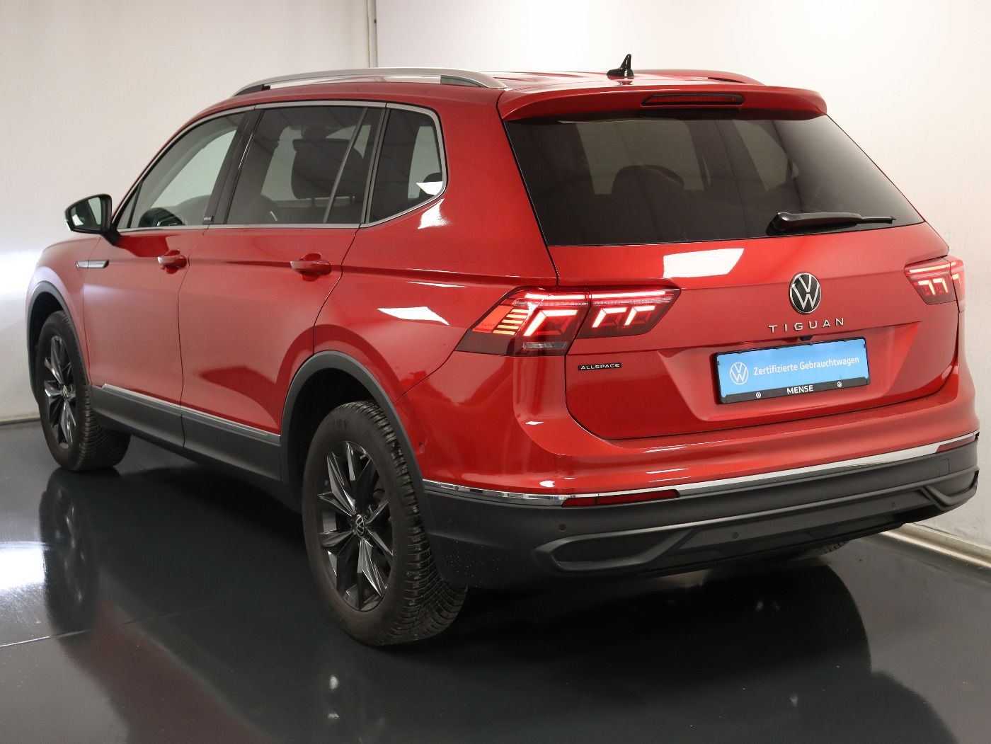 Fahrzeugabbildung Volkswagen Tiguan Allspace 1.5 TSI MOVE 7-Sitzer Matrix