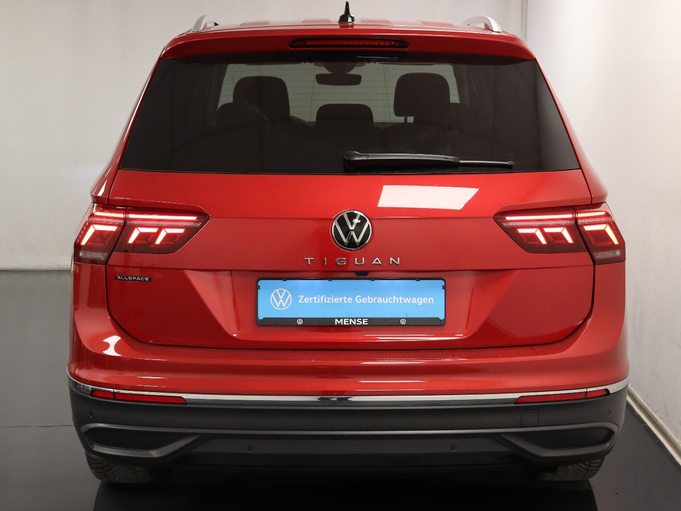 Fahrzeugabbildung Volkswagen Tiguan Allspace 1.5 TSI MOVE 7-Sitzer Matrix