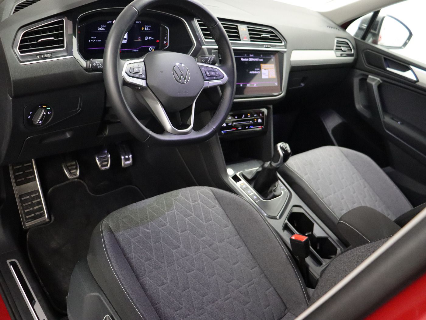 Fahrzeugabbildung Volkswagen Tiguan Allspace 1.5 TSI MOVE 7-Sitzer Matrix