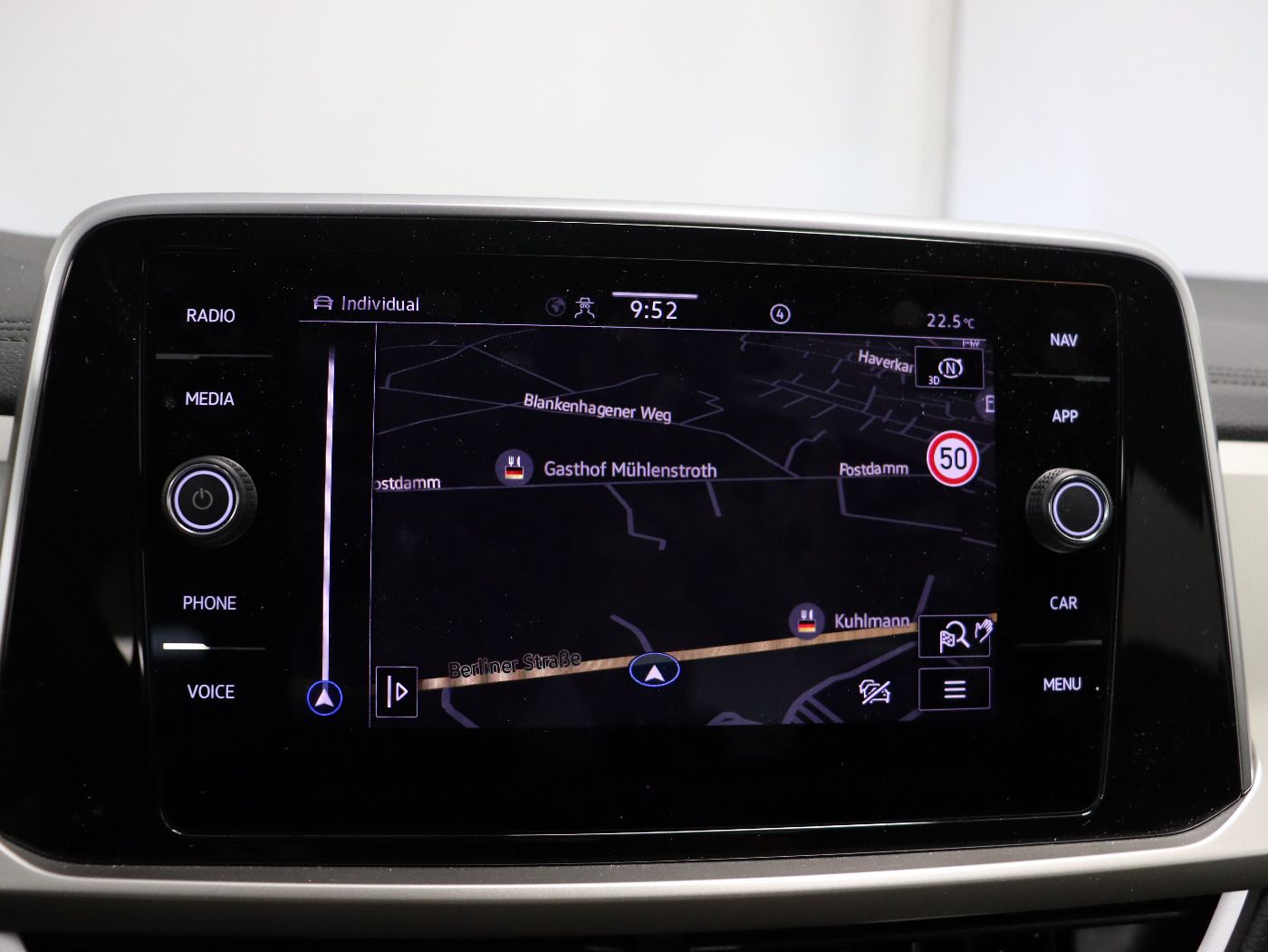Fahrzeugabbildung Volkswagen T-Roc 1.0 TSI MOVE CarPlay|Standhzg|ACC|LED