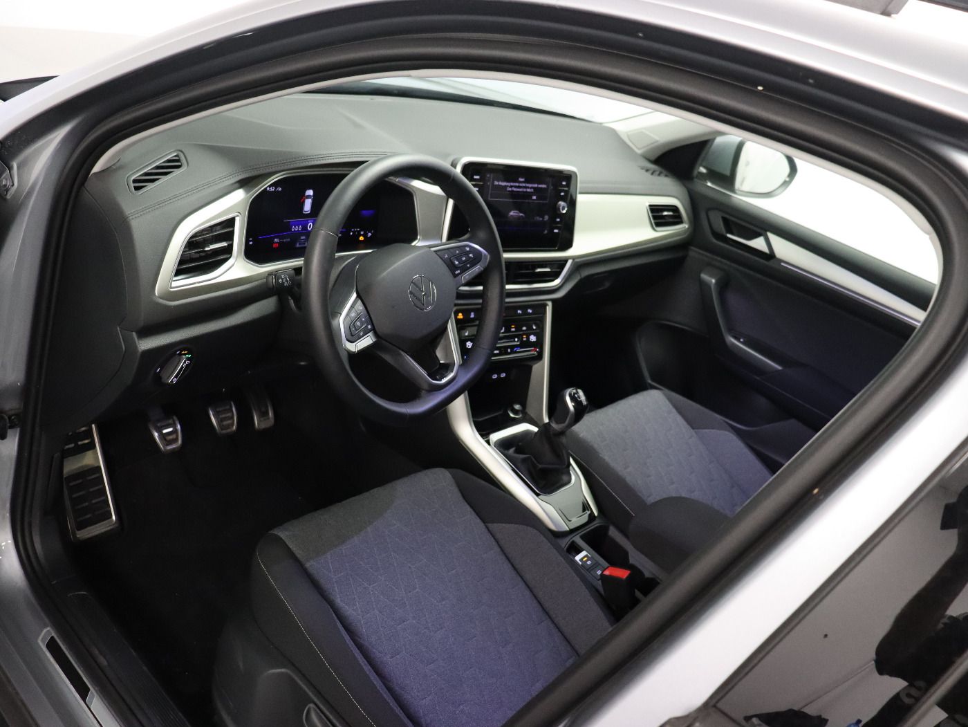 Fahrzeugabbildung Volkswagen T-Roc 1.0 TSI MOVE CarPlay|Standhzg|ACC|LED