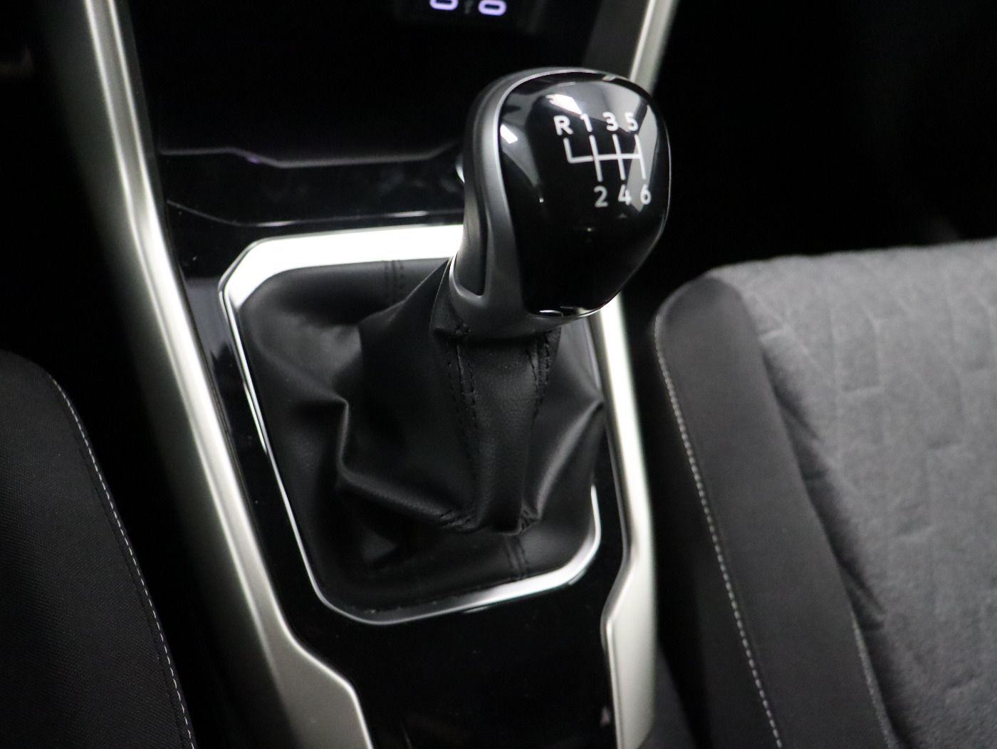 Fahrzeugabbildung Volkswagen T-Roc 1.0 TSI MOVE CarPlay|Standhzg|ACC|LED