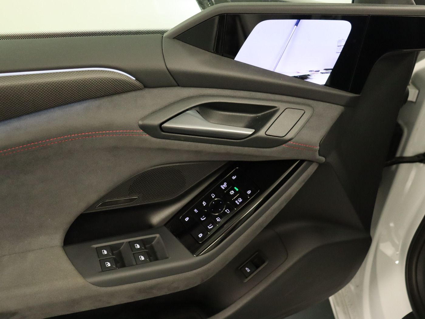 Fahrzeugabbildung Audi S6 Avant e-tron quattro B&O|HUD