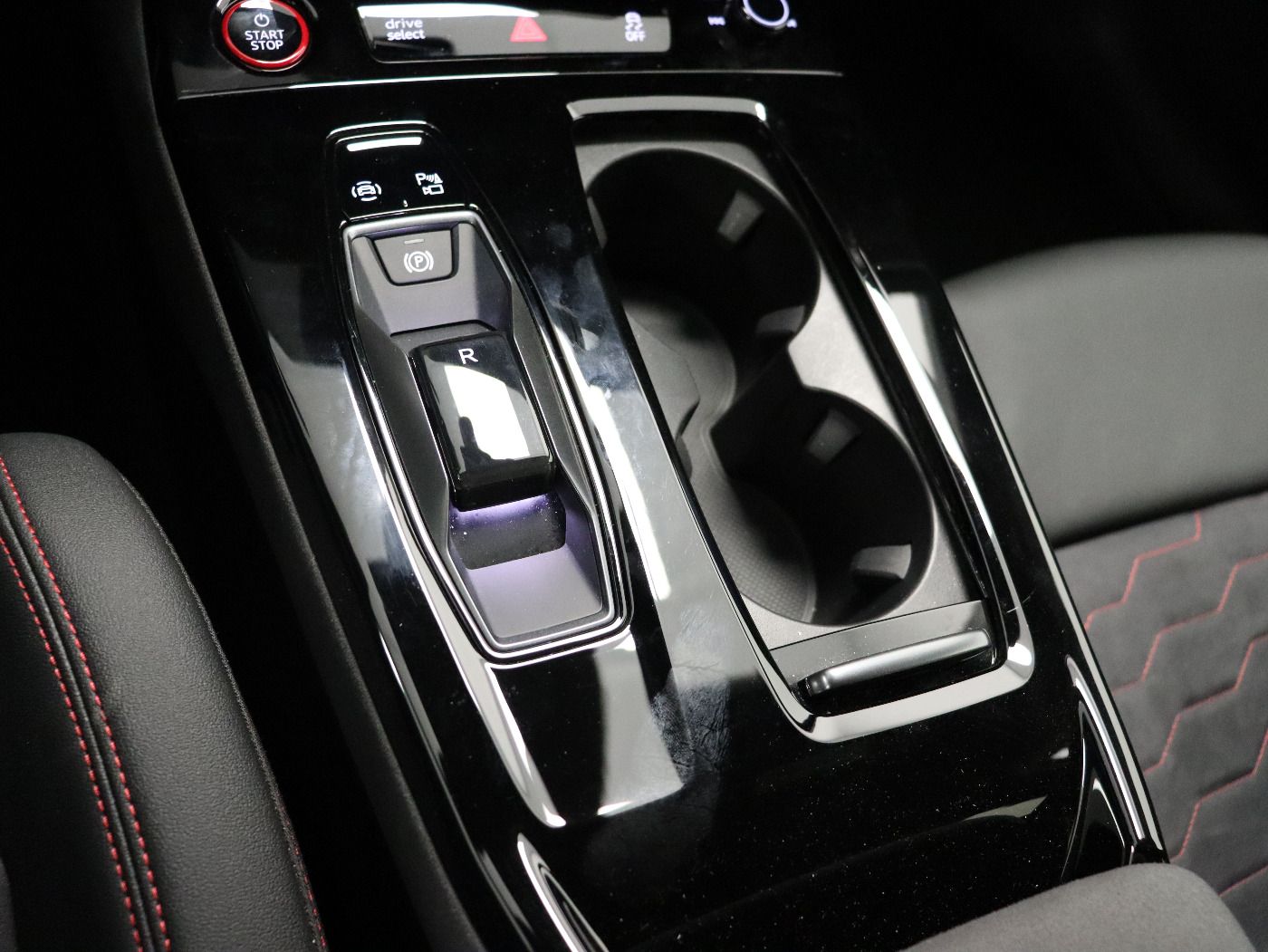 Fahrzeugabbildung Audi S6 Avant e-tron quattro B&O|HUD