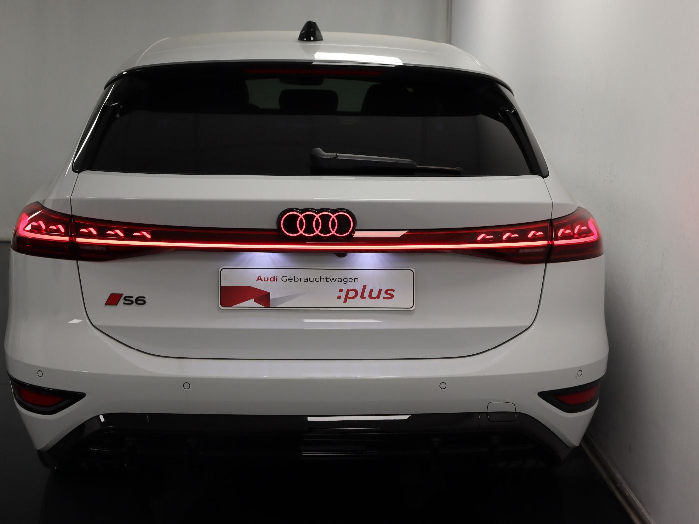 Fahrzeugabbildung Audi S6 Avant e-tron quattro B&O|HUD