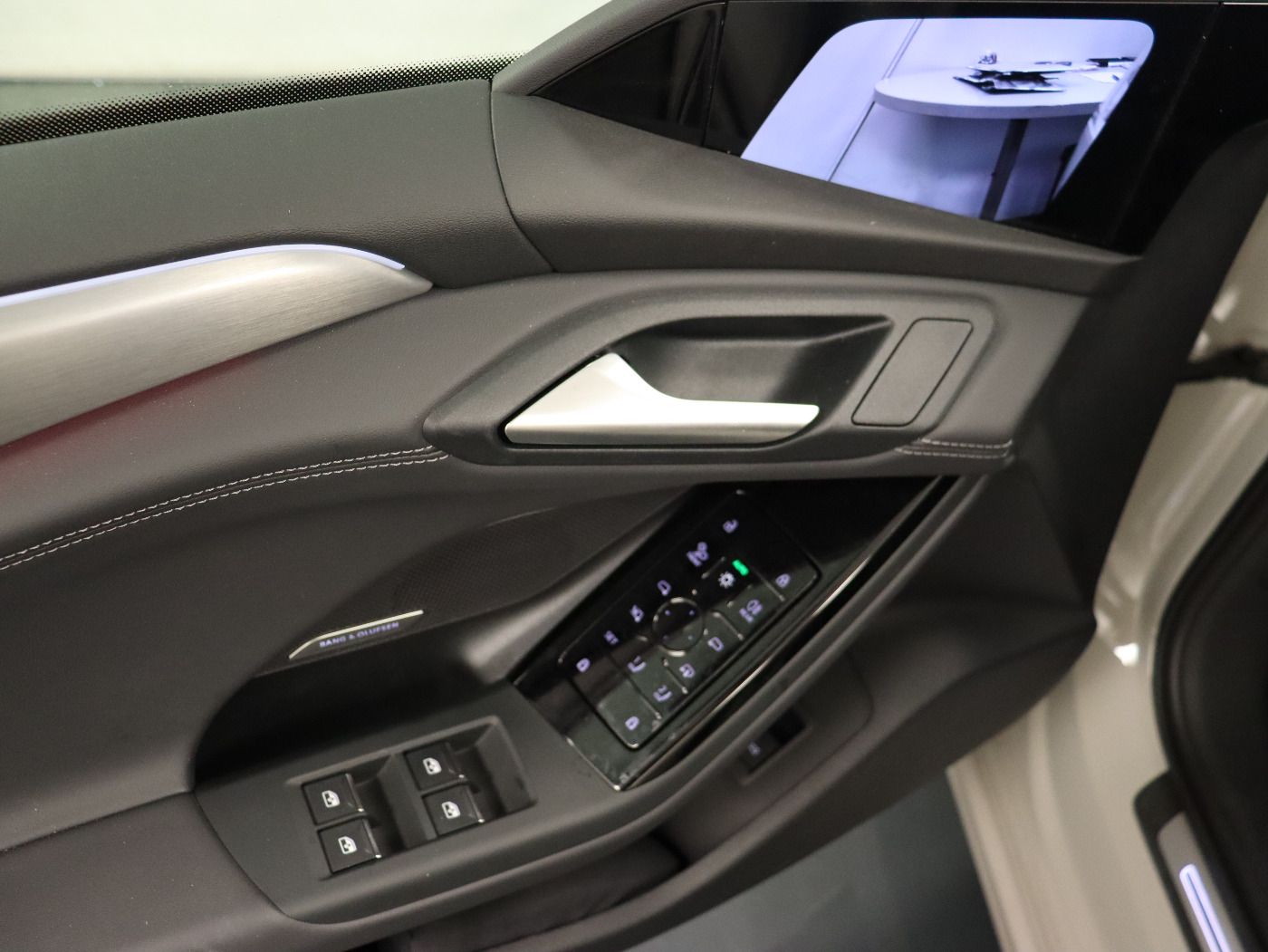 Fahrzeugabbildung Audi A6 Avant e-tron quattro S line B&O|AHK|LM