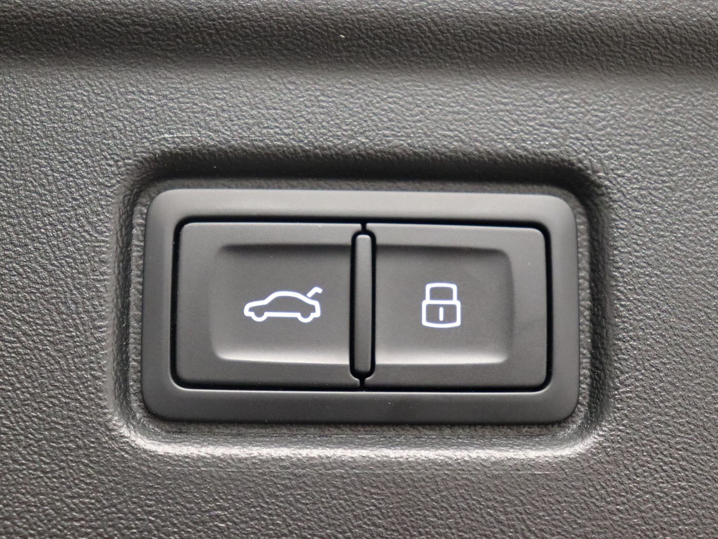 Fahrzeugabbildung Audi A6 Avant e-tron quattro S line B&O|AHK|LM