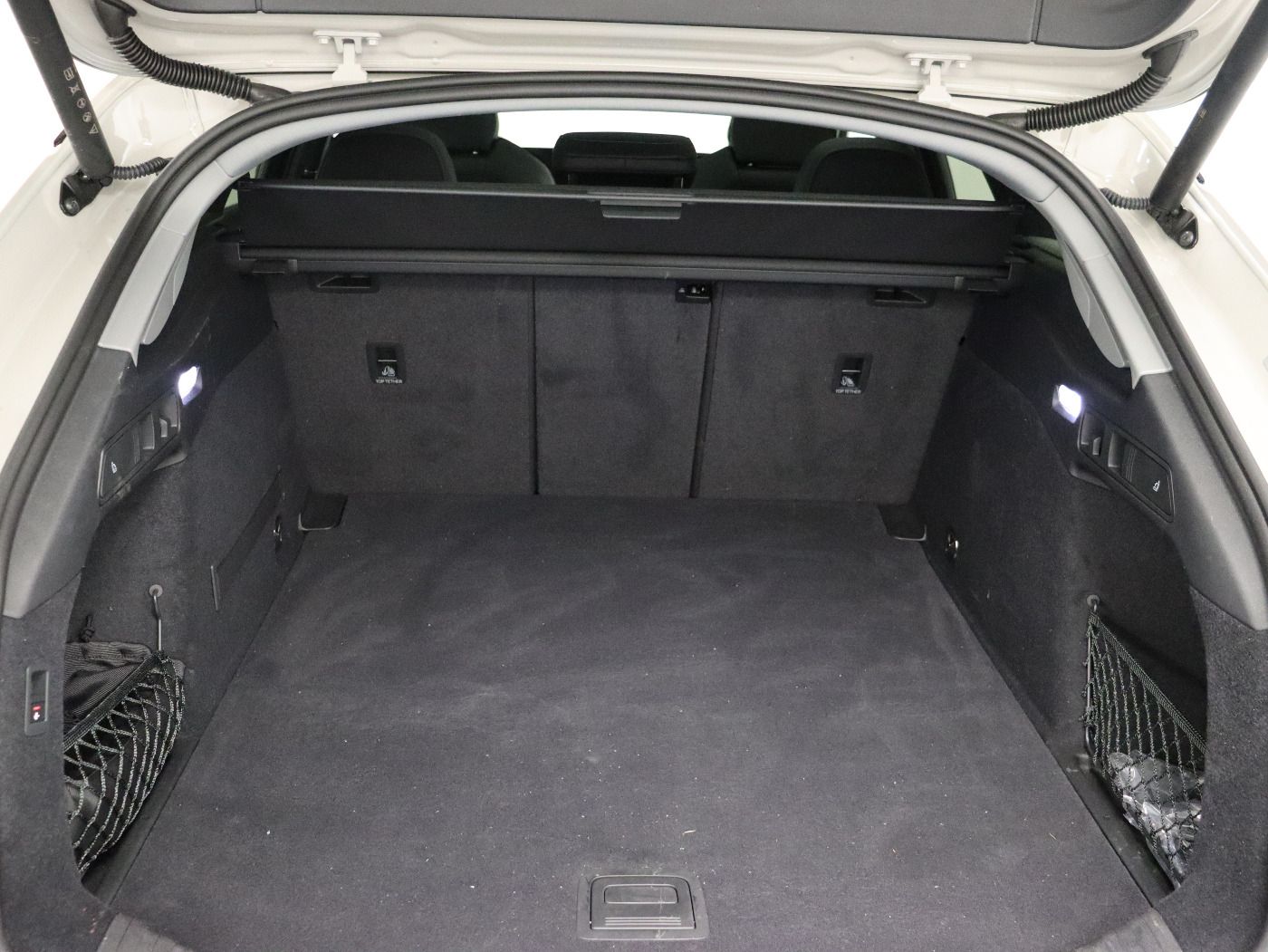 Fahrzeugabbildung Audi A6 Avant e-tron quattro S line B&O|AHK|LM