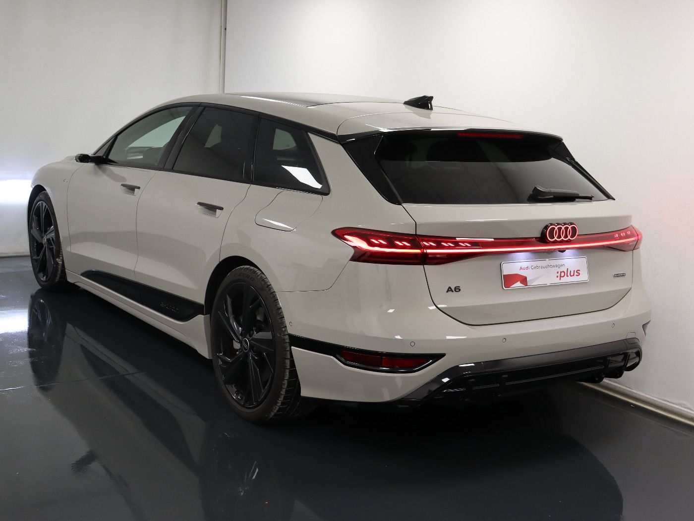 Fahrzeugabbildung Audi A6 Avant e-tron quattro S line B&O|AHK|LM
