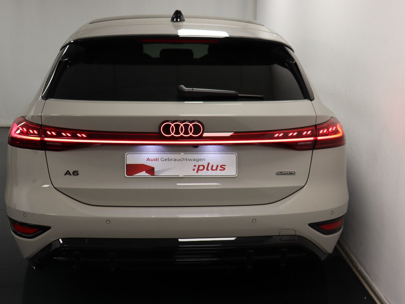 Fahrzeugabbildung Audi A6 Avant e-tron quattro S line B&O|AHK|LM