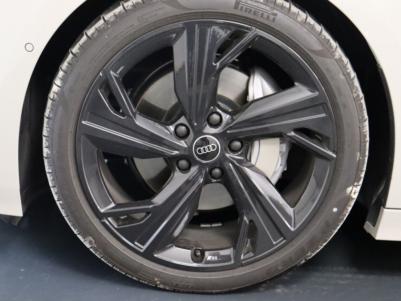 Fahrzeugabbildung Audi A6 Avant e-tron quattro S line B&O|AHK|LM