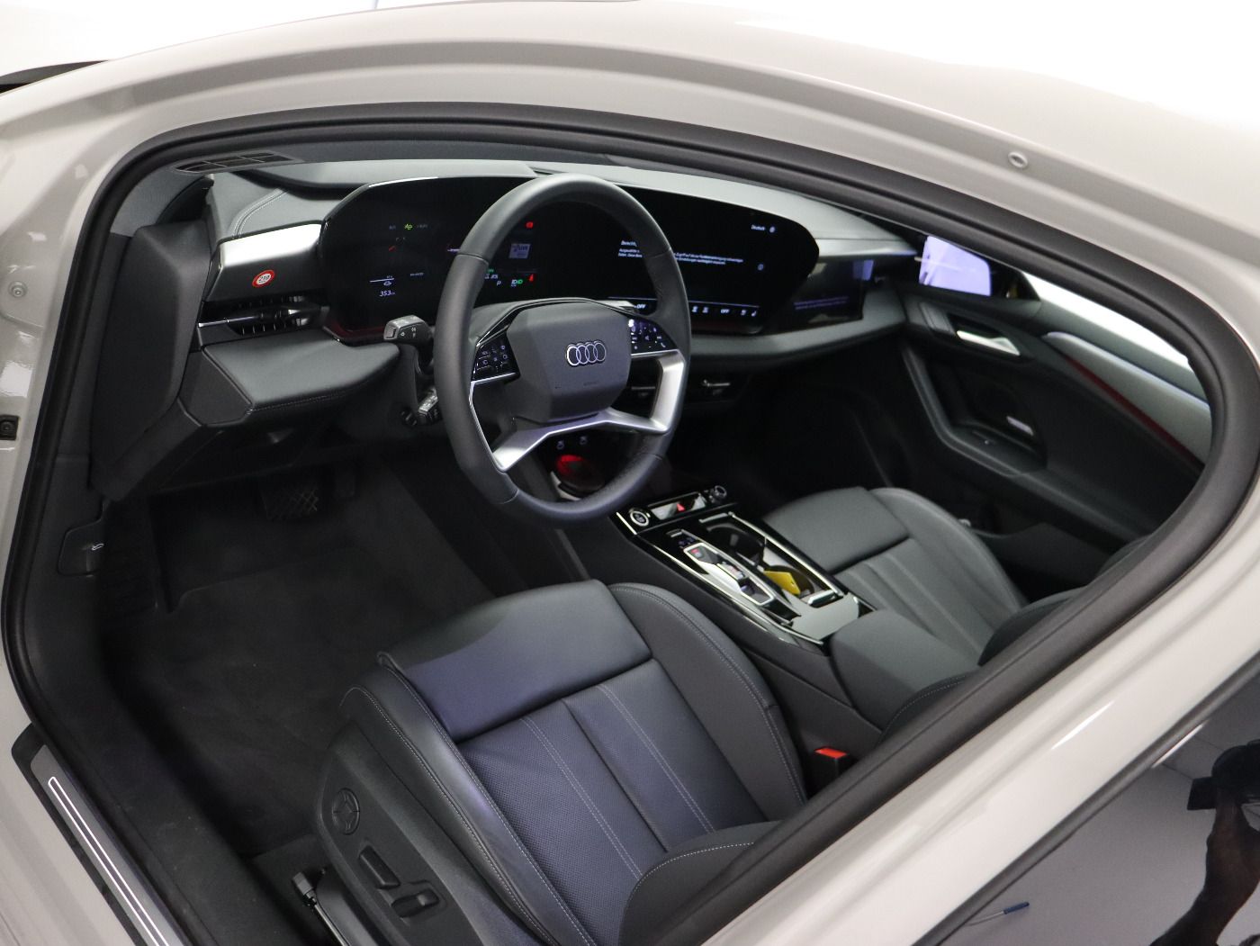 Fahrzeugabbildung Audi A6 Avant e-tron quattro S line B&O|AHK|LM
