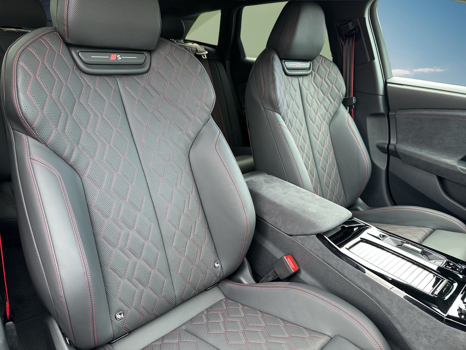 Fahrzeug autohaus mense Fahrzeugabbildung Audi A6 Avant e-tron quattro 315 kW B&O|AHK|HUD|Luft