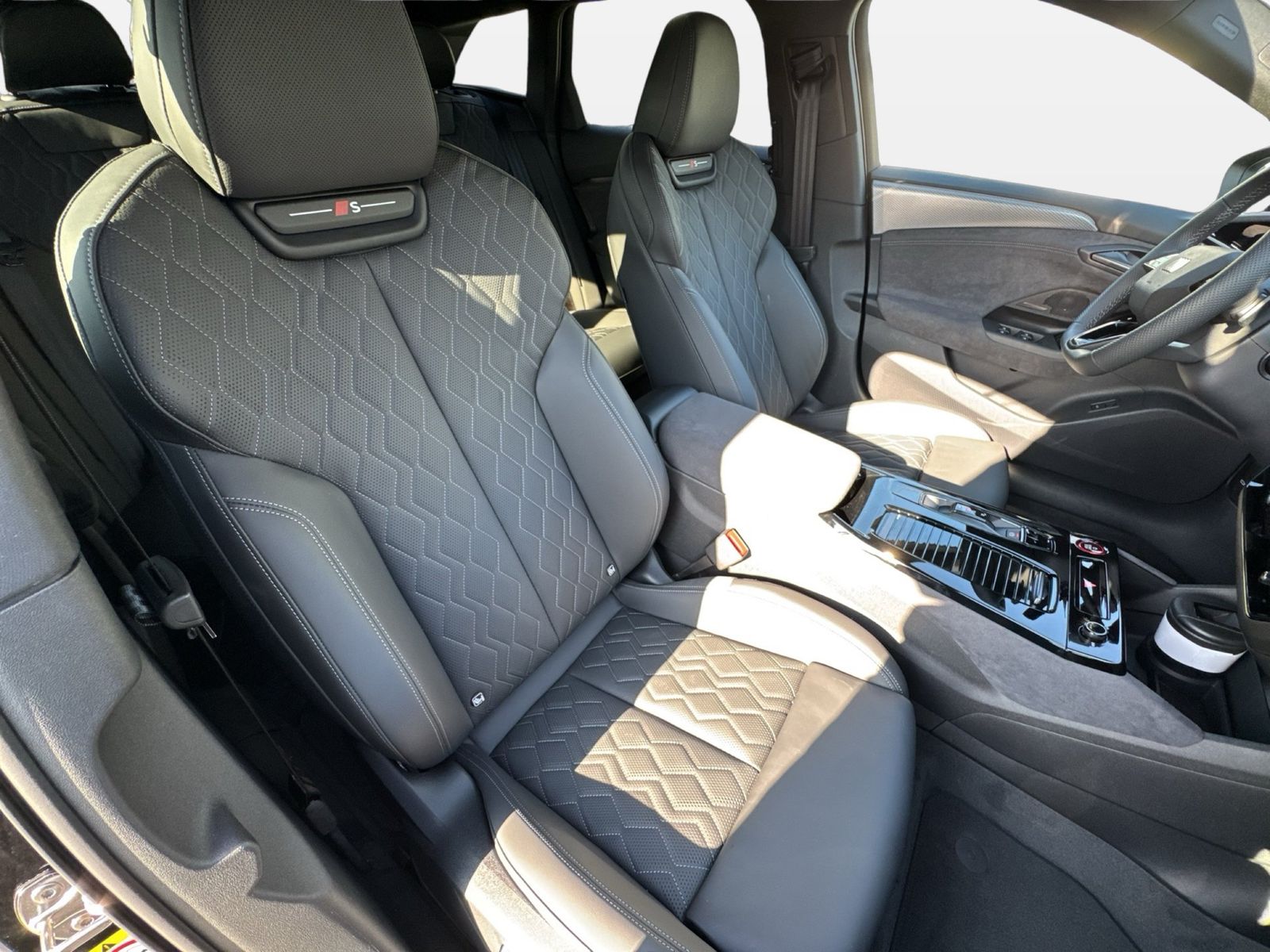 Fahrzeugabbildung Audi A6 Avant e-tron quattro 315 kW B&O|AHK|HUD|Luft