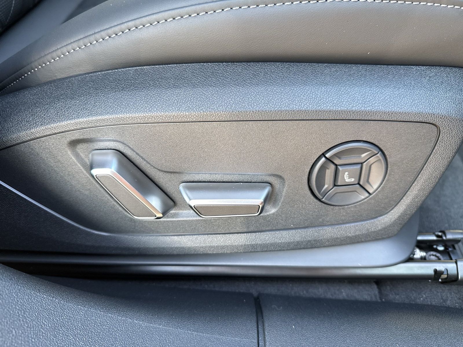 Fahrzeugabbildung Audi A6 Avant e-tron quattro 315 kW B&O|AHK|HUD|Luft