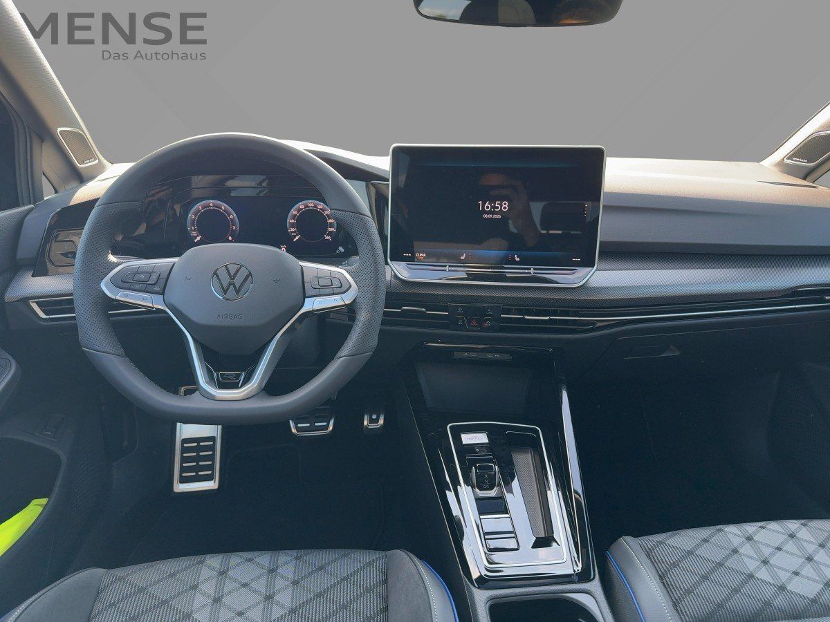 Fahrzeug autohaus mense Fahrzeugabbildung Volkswagen Golf Variant R-Line 1.5 l eTSI OPF DSG AHK Nav P - mit KI generiert/bearbeitet