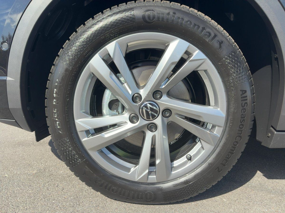 Fahrzeugabbildung Volkswagen T-Roc Cabriolet R-Line 1.5 l TSI OPF DSG Navi IQ - mit KI generiert/bearbeitet