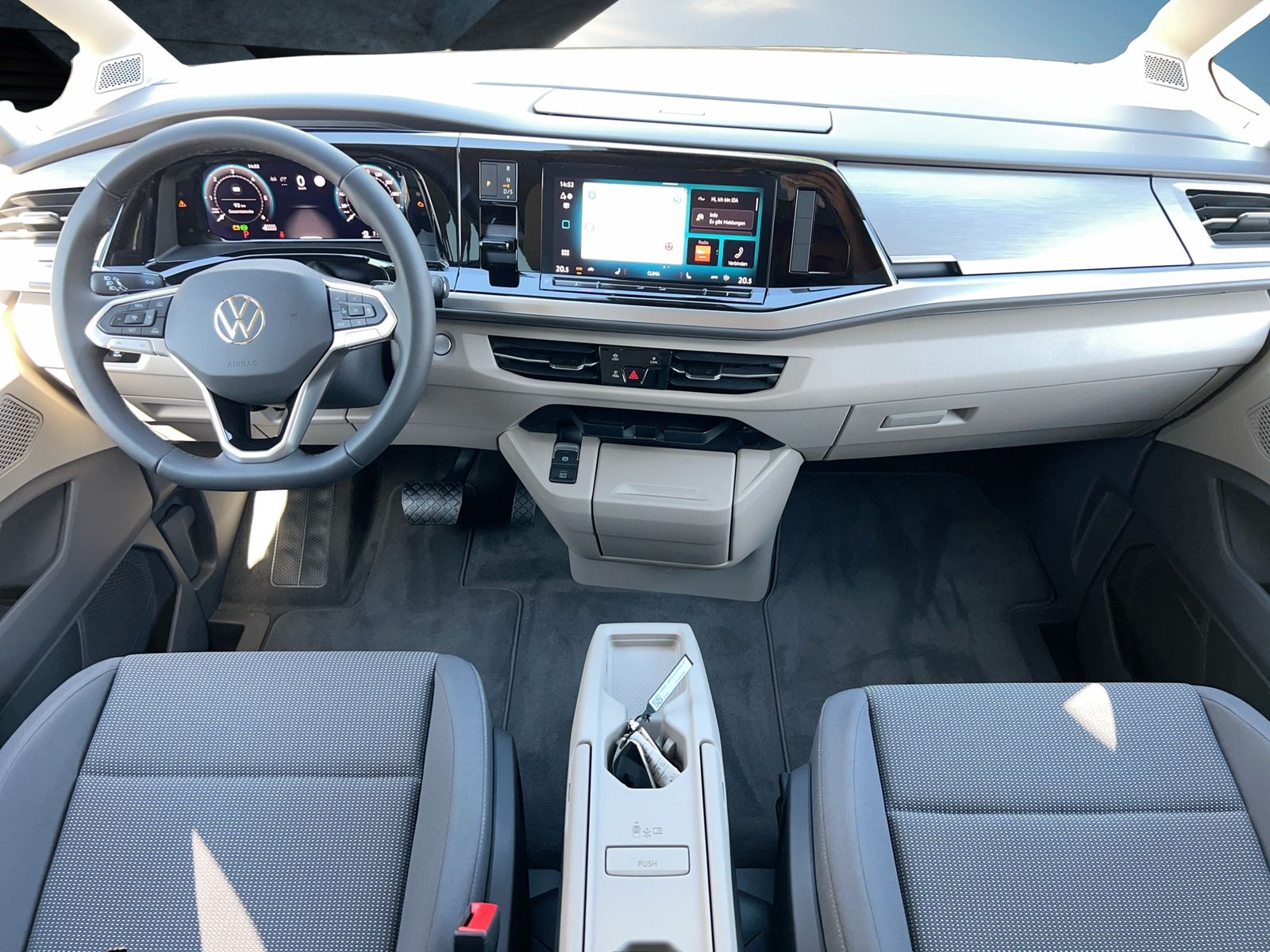 Fahrzeugabbildung Volkswagen Multivan Life Motor: 2.0 l TDI SCR 110 kW Getrie