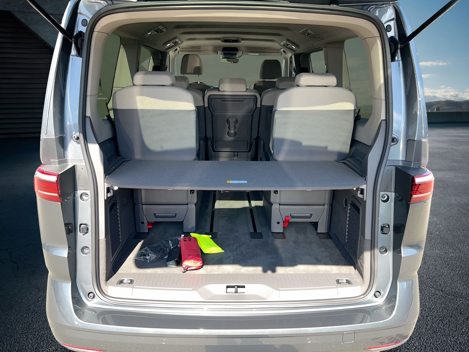 Fahrzeugabbildung Volkswagen Multivan Life Motor: 2.0 l TDI SCR 110 kW Getrie