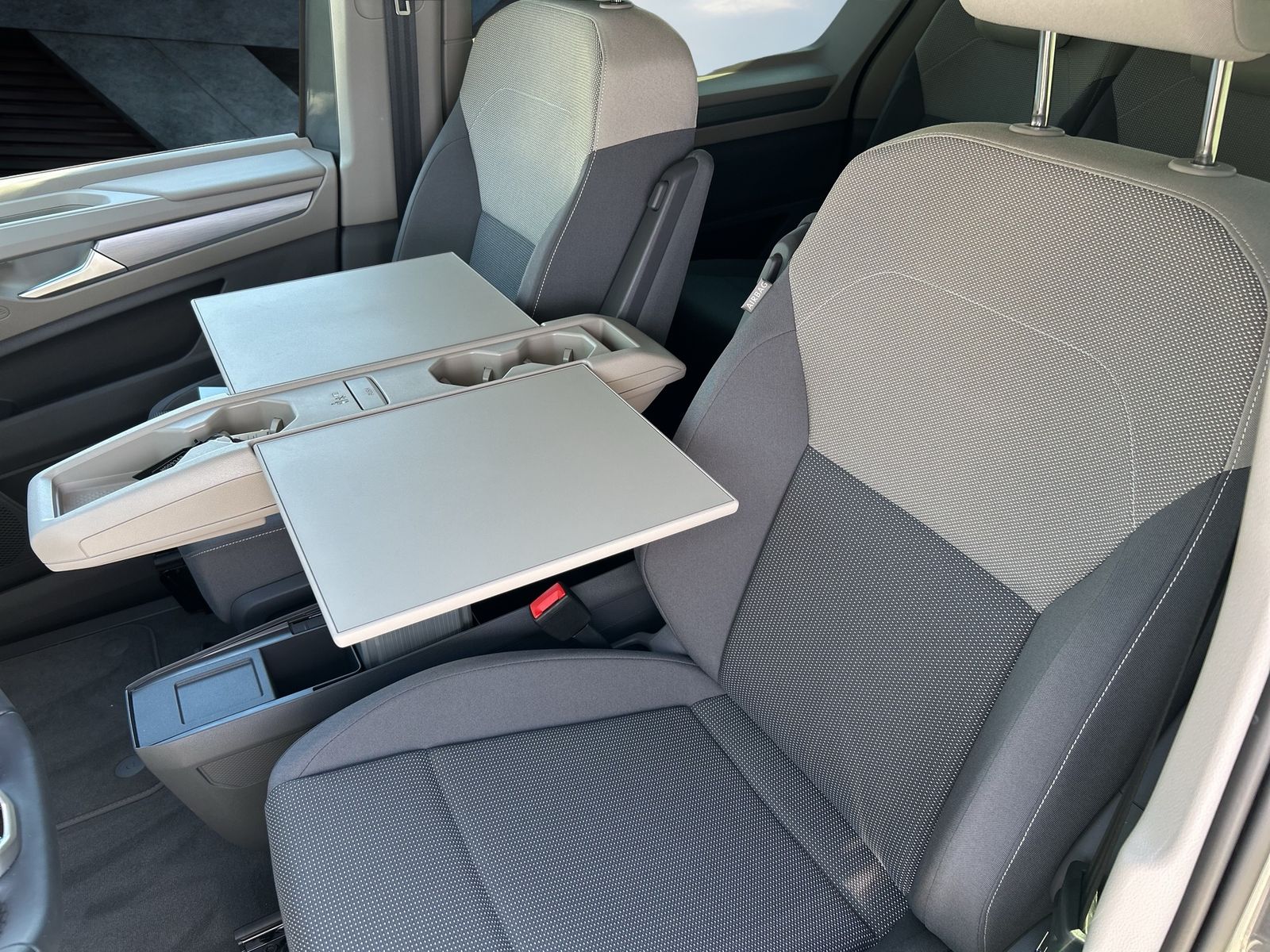 Fahrzeugabbildung Volkswagen Multivan Life Motor: 2.0 l TDI SCR 110 kW Getrie