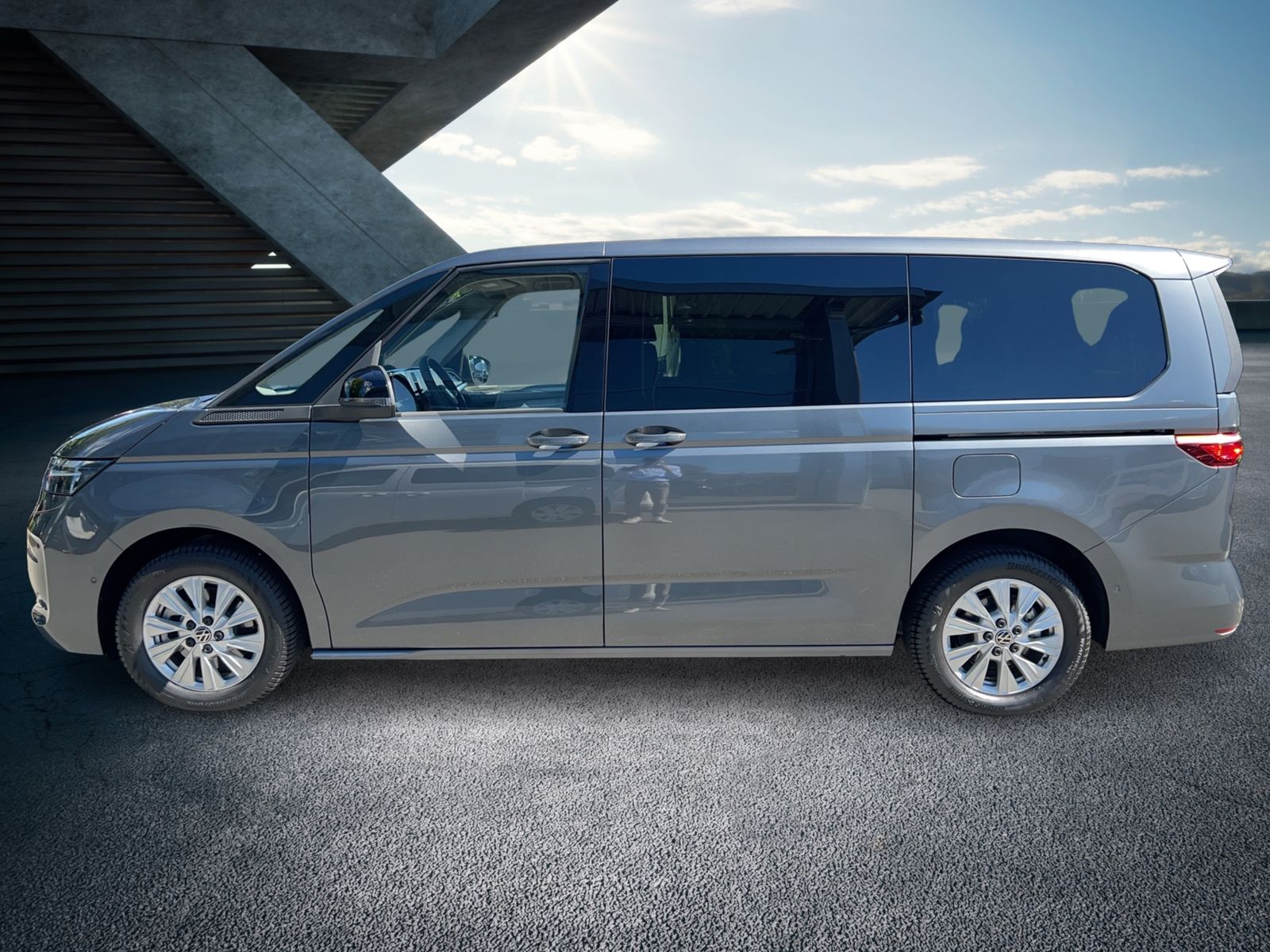 Fahrzeugabbildung Volkswagen Multivan Life Motor: 2.0 l TDI SCR 110 kW Getrie