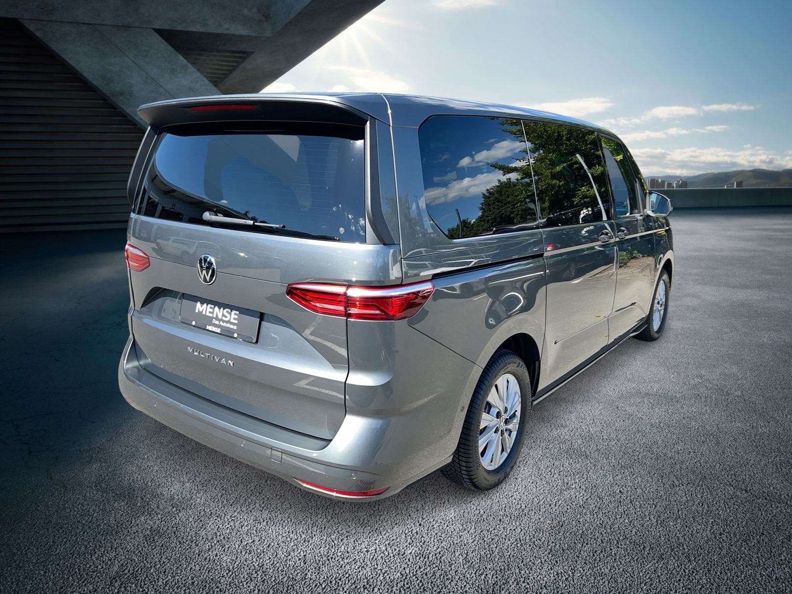 Fahrzeugabbildung Volkswagen Multivan Life Motor: 2.0 l TDI SCR 110 kW Getrie