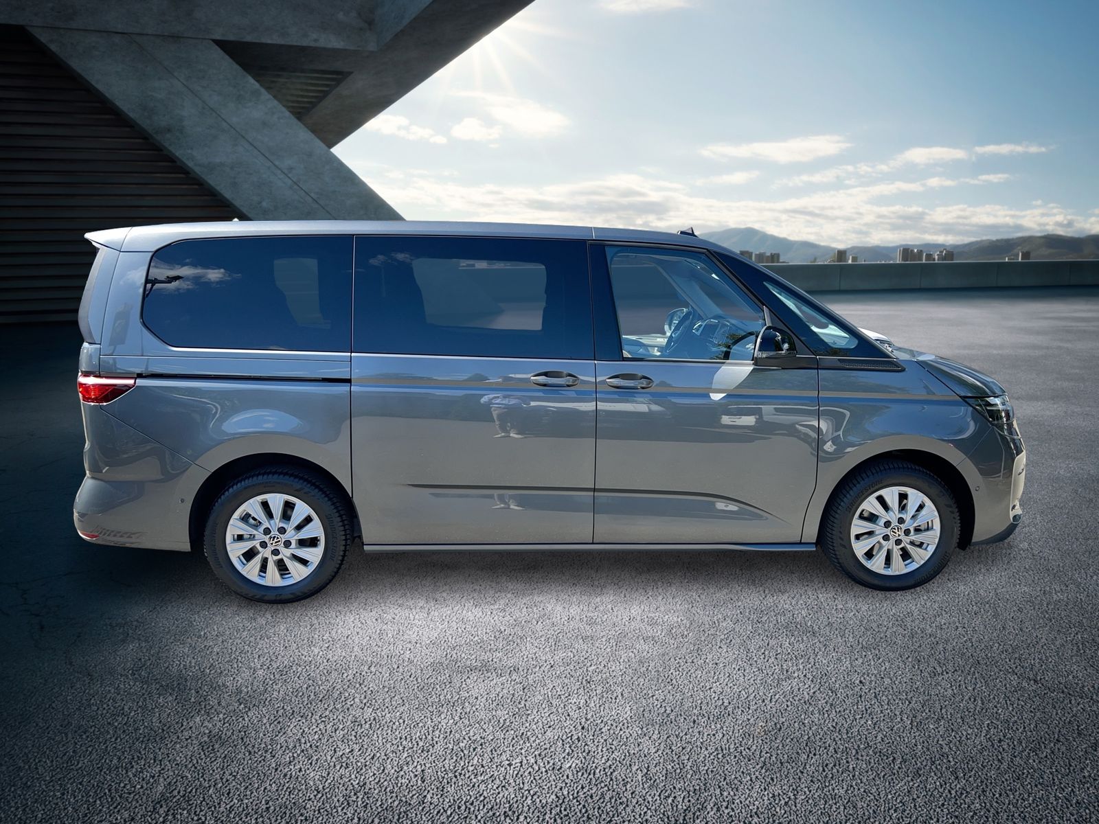 Fahrzeugabbildung Volkswagen Multivan Life Motor: 2.0 l TDI SCR 110 kW Getrie