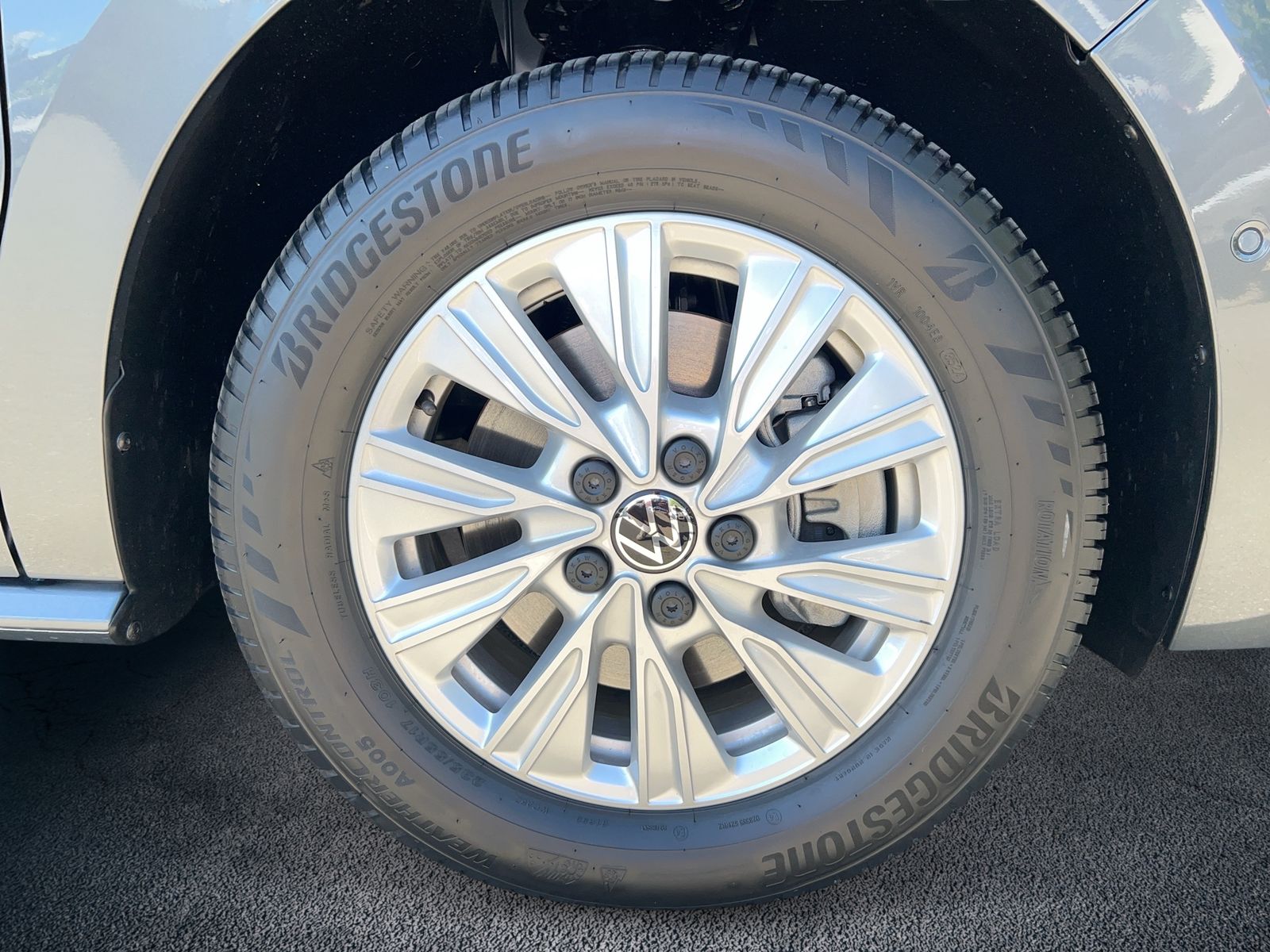 Fahrzeugabbildung Volkswagen Multivan Life Motor: 2.0 l TDI SCR 110 kW Getrie