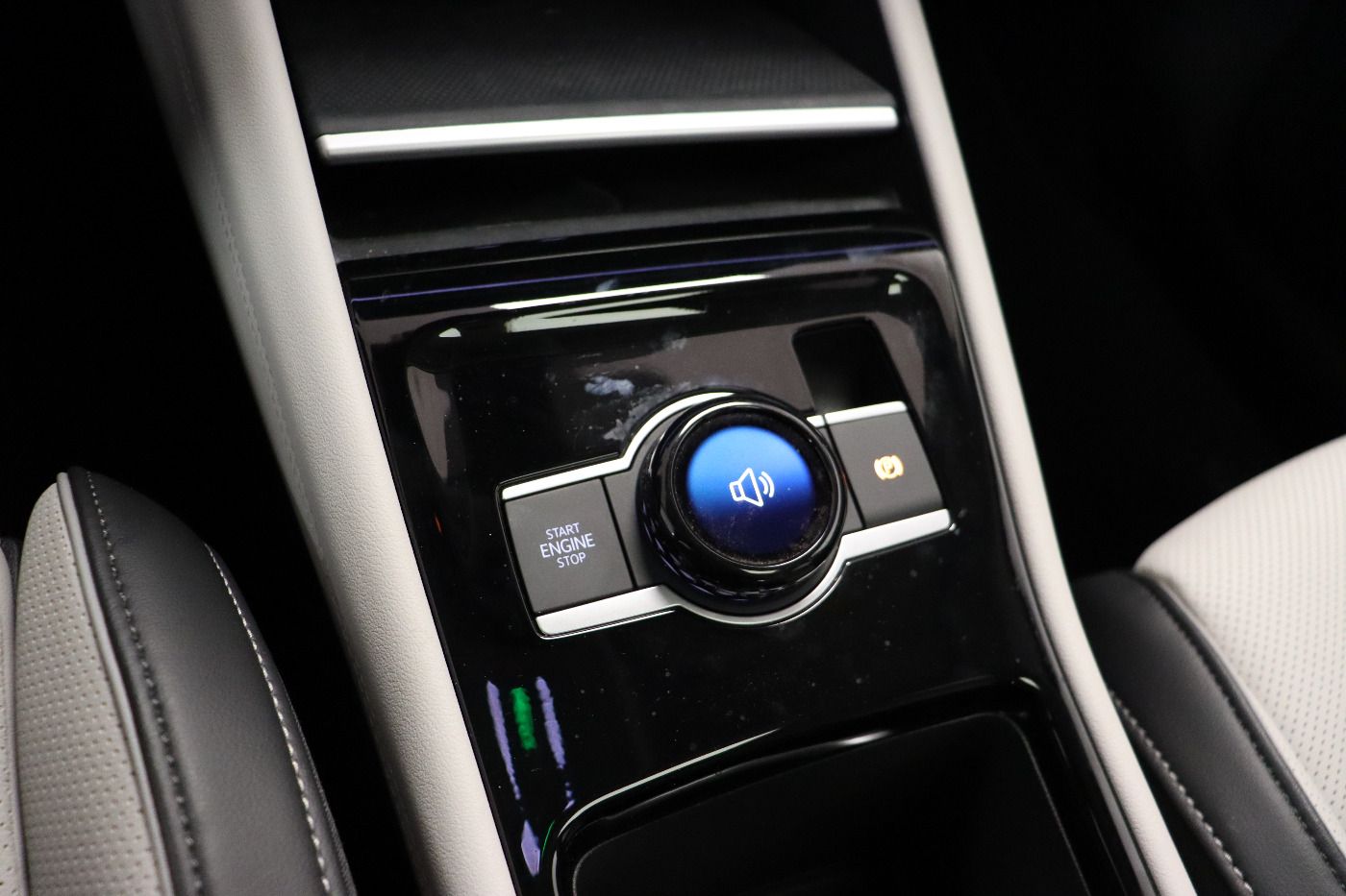 Fahrzeugabbildung Volkswagen Tiguan 2.0 TDI DSG IQ.Light|Matrix|CarPlay|AHK|S