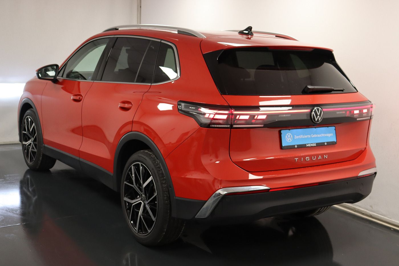 Fahrzeugabbildung Volkswagen Tiguan 2.0 TDI DSG IQ.Light|Matrix|CarPlay|AHK|S
