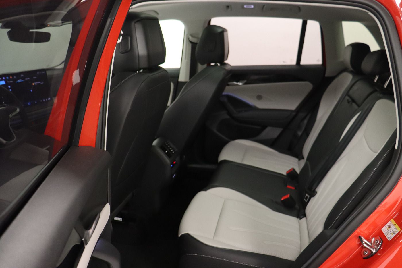 Fahrzeugabbildung Volkswagen Tiguan 2.0 TDI DSG IQ.Light|Matrix|CarPlay|AHK|S