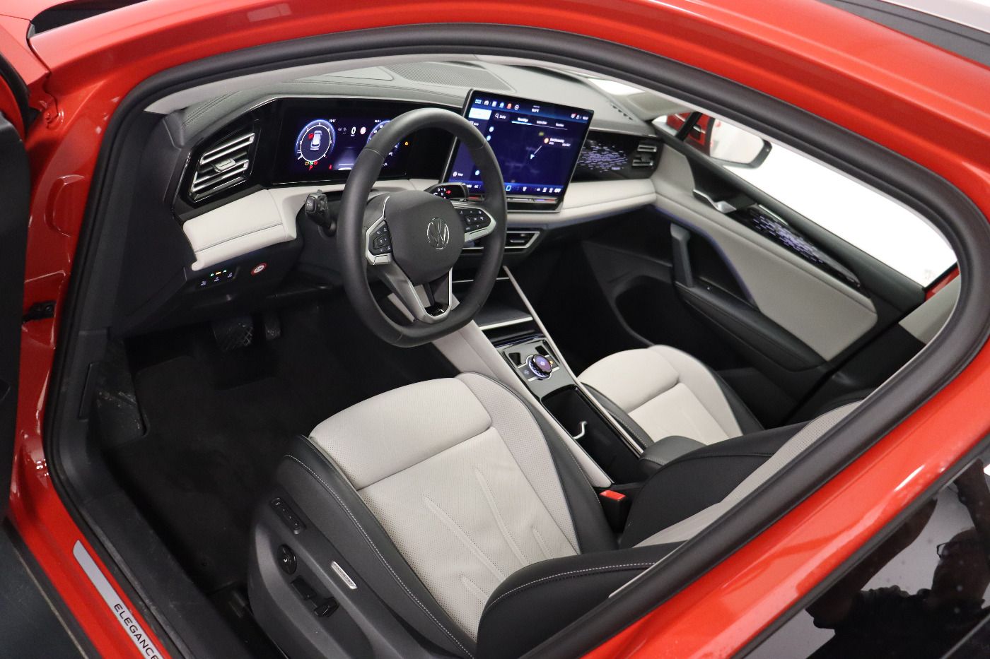 Fahrzeugabbildung Volkswagen Tiguan 2.0 TDI DSG IQ.Light|Matrix|CarPlay|AHK|S